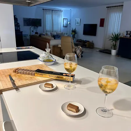 Beach House Brotonss