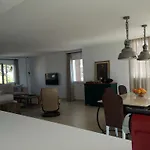 Beach House Brotonss Апартаменты Кампелло
